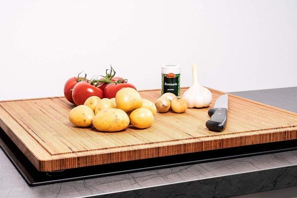 Herdabdeckplatte Schneidebrett Holz massiv (Buche) - Perfekt als Herdabdeckung aus Holz | 56x50x4cm | Ideal auch als Nudelbrett, Tranchierbrett oder Backbrett | Hitzebeständig & Robust